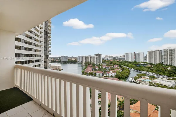 $4,800 | 1000 East Island Boulevard, Unit 2105, Aventura, FL 33160