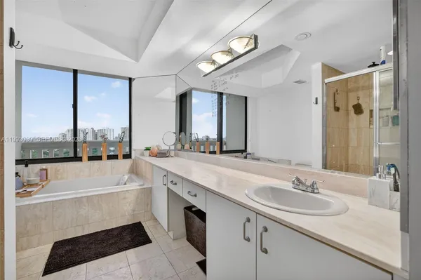 $4,800 | 1000 East Island Boulevard, Unit 2105, Aventura, FL 33160