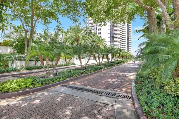 $4,800 | 1000 East Island Boulevard, Unit 2105, Aventura, FL 33160