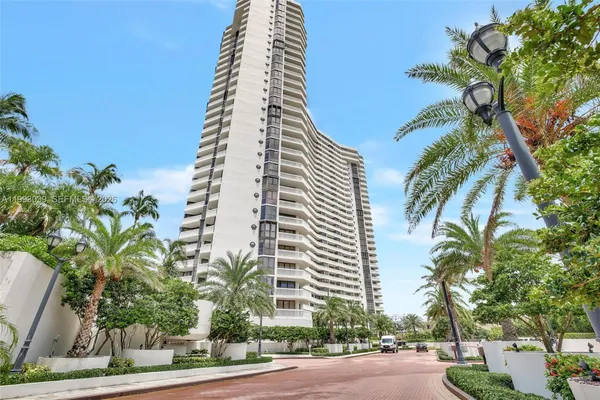 $4,800 | 1000 East Island Boulevard, Unit 2105, Aventura, FL 33160
