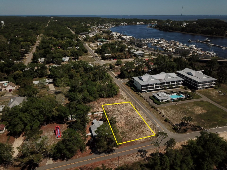 302 North 13th Street Carrabelle, FL 32322 - Photo 2 of 11