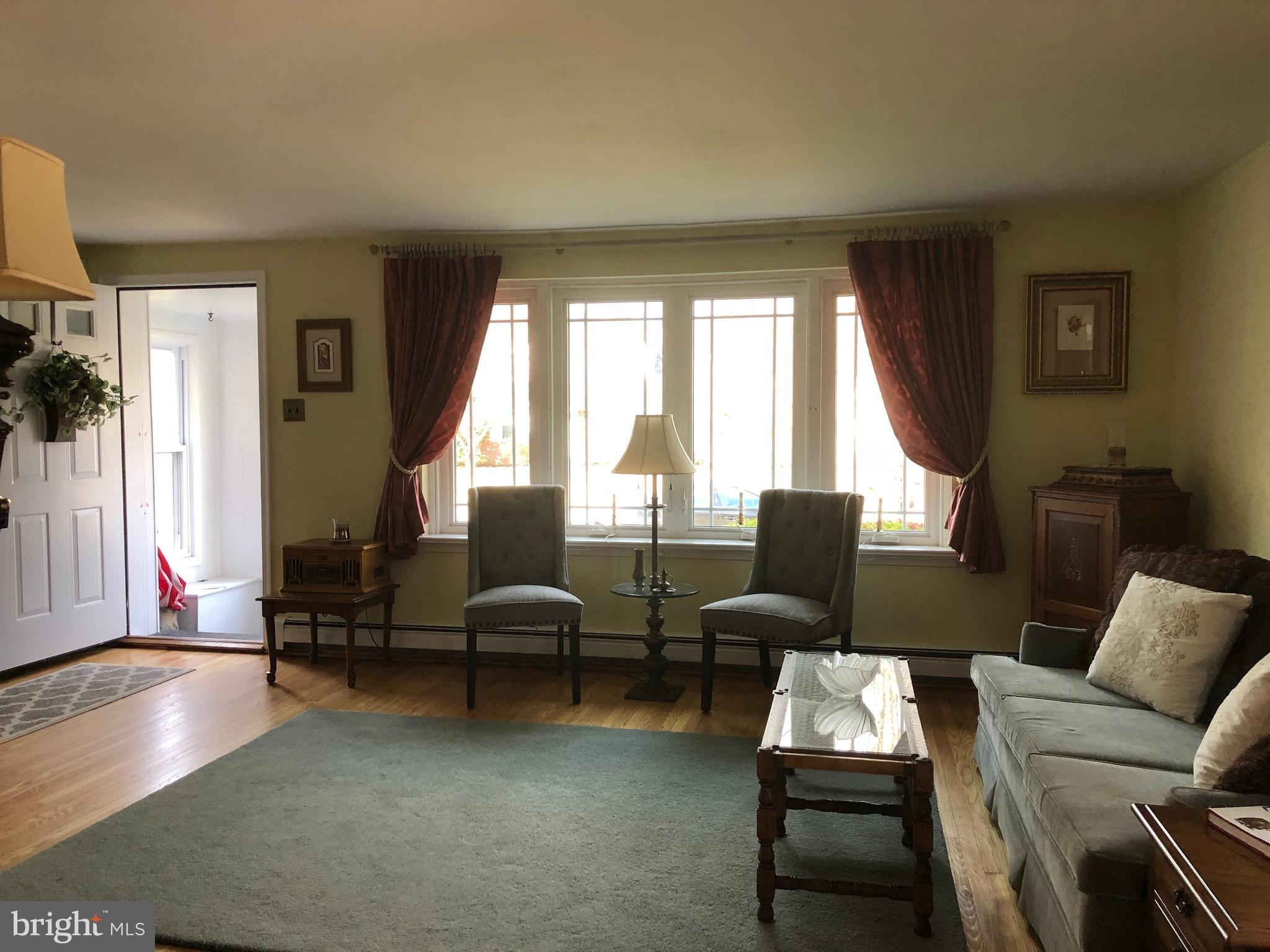 602 Burton Road Oreland, PA 19075 - Photo 12 of 47 Living Room