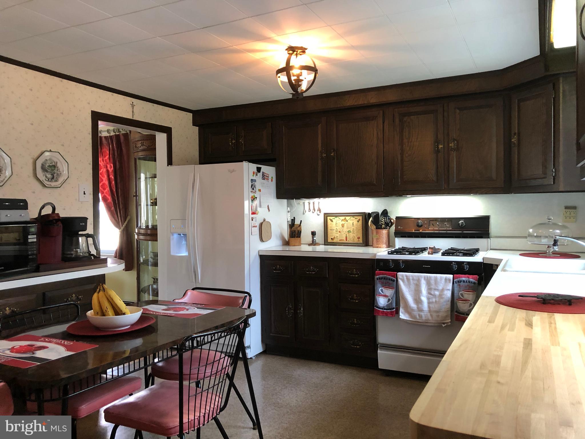 602 Burton Road Oreland, PA 19075 - Photo 17 of 47 Kitchen