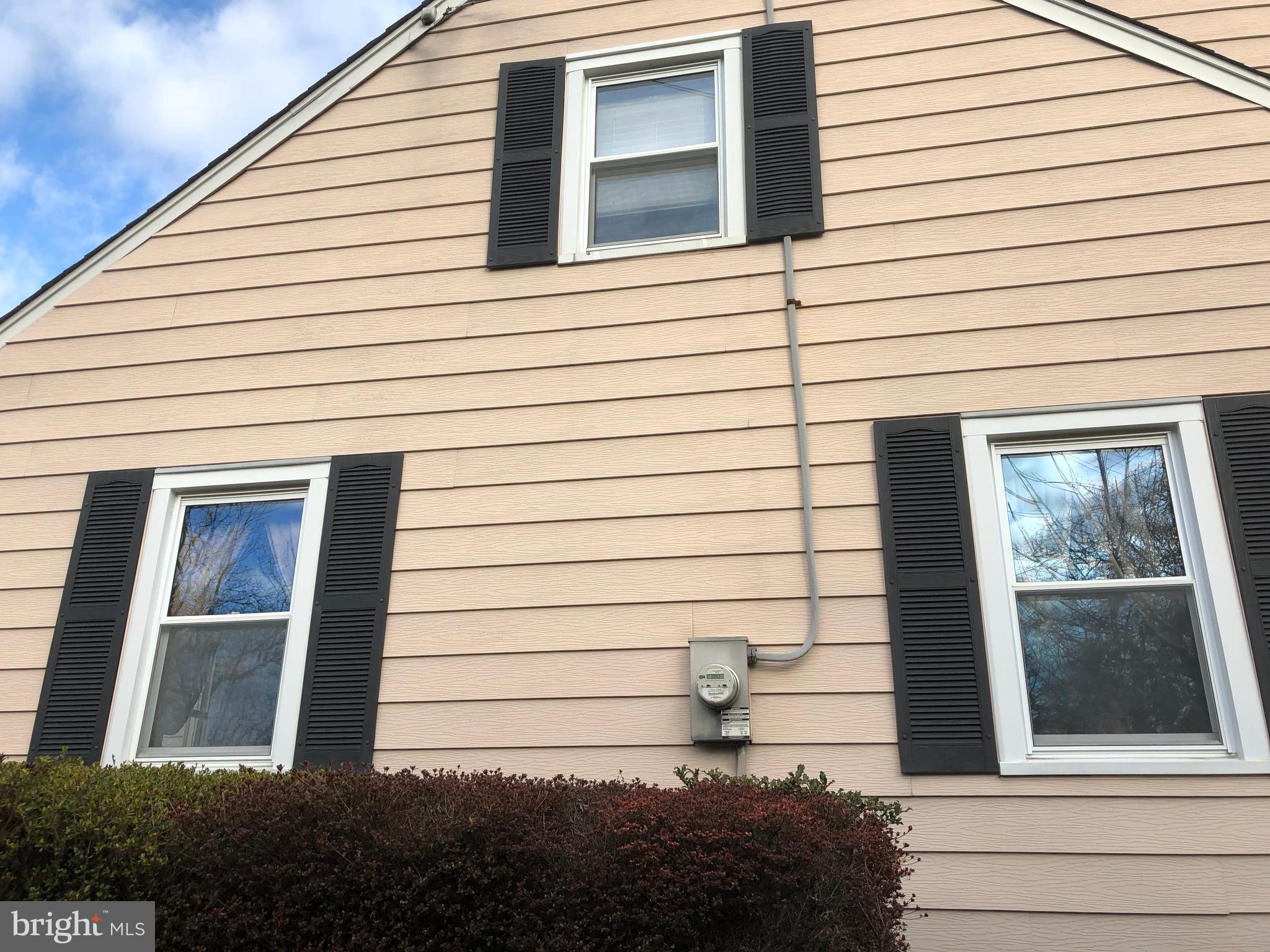 602 Burton Road Oreland, PA 19075 - Photo 43 of 47 Steel Siding - 200 AMP Electric Cable