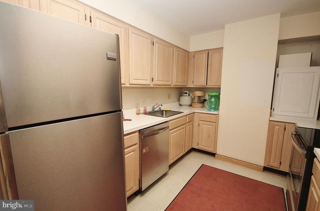 $360,000 | 1200 Braddock Place, Unit 207, Alexandria, VA 22314