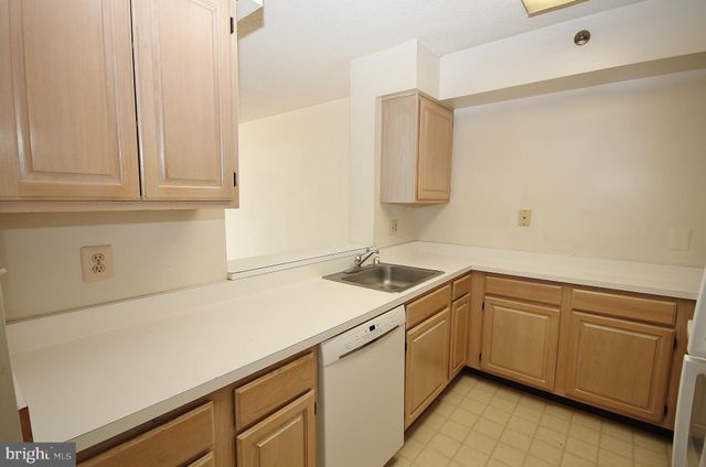 $360,000 | 1200 Braddock Place, Unit 207, Alexandria, VA 22314