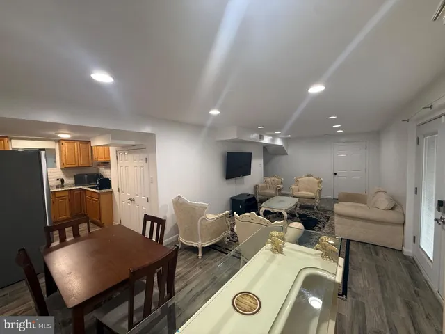 $1,500 | 20529 Aspenwood Lane, Gaithersburg, MD 20886