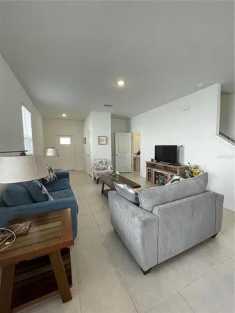 $2,000 | 10211 Trumpet Honeysuckle Way, San Antonio, FL 33576