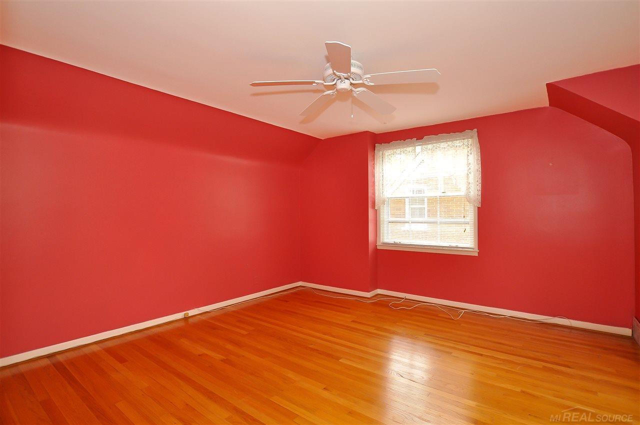 433 Roland Road Grosse Pointe, MI 48236 - Photo 25 of 38 31354659-24.JPG
