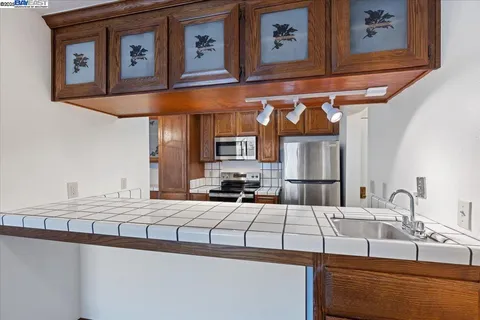 $475,000 | 25912 Hayward Boulevard, Unit 204, Hayward, CA 94542