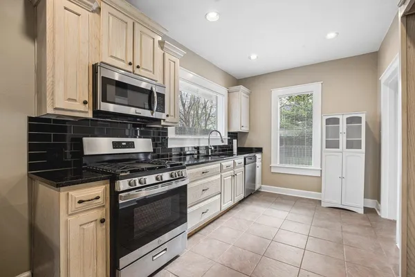 $1,950 | 230 Garland Street, Memphis, TN 38104