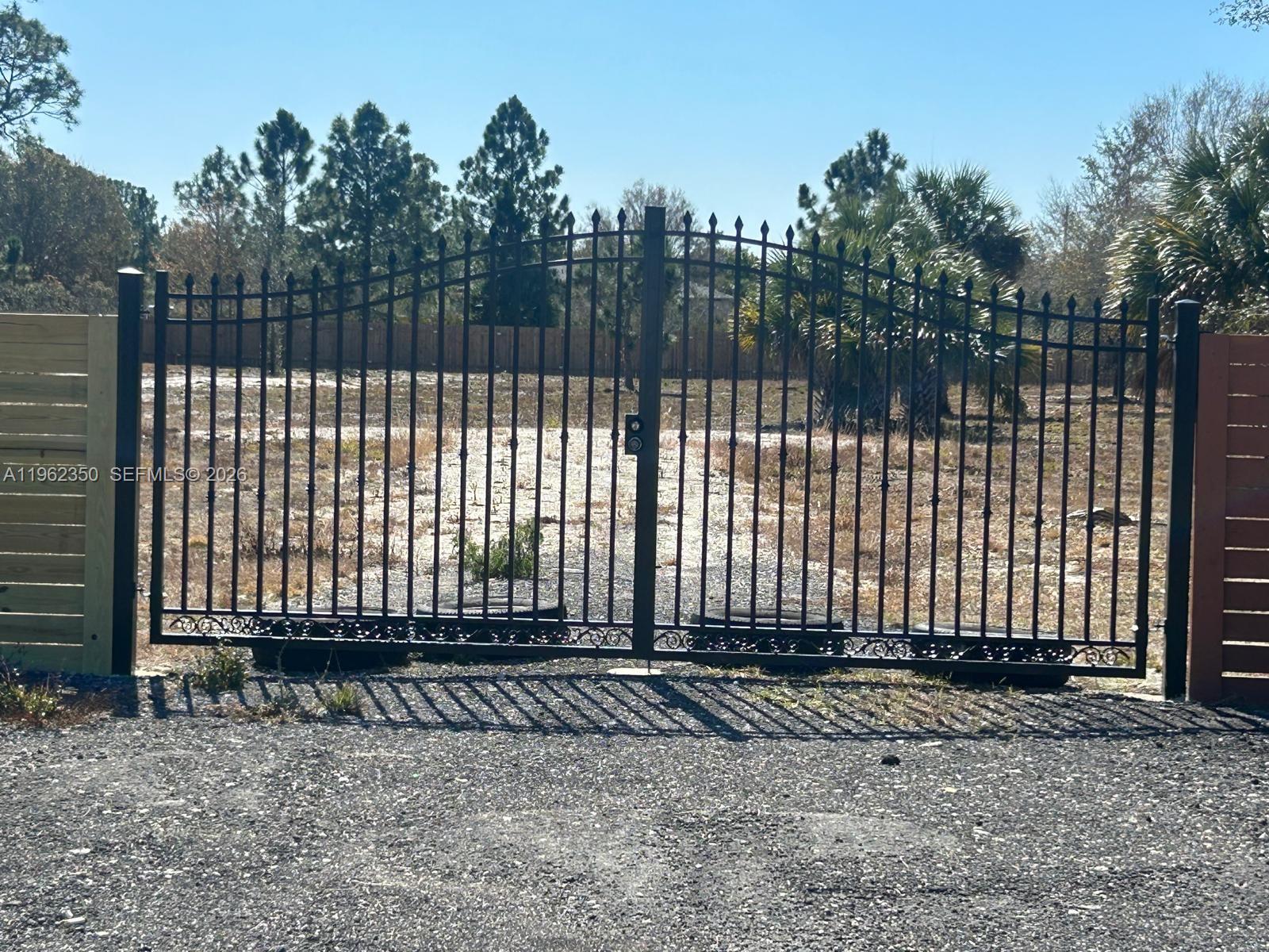 648 Hunting Club Avenue Clewiston, FL 33440 - Photo 17 of 22 a view of a backyard with a fence