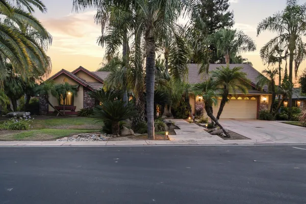 $599,000 | 1549 North Tamarack Street, Visalia, CA 93291