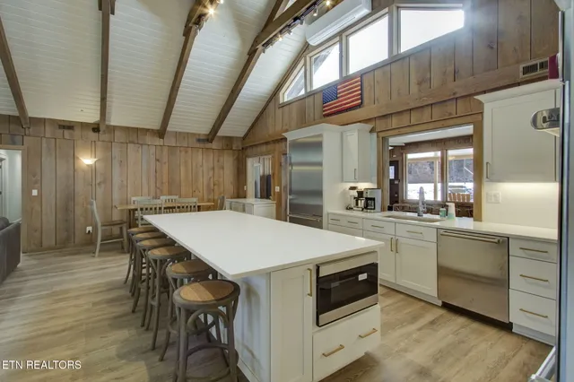 $11,050,000 | 2000 East Millers Cove Road, Walland, TN 37886