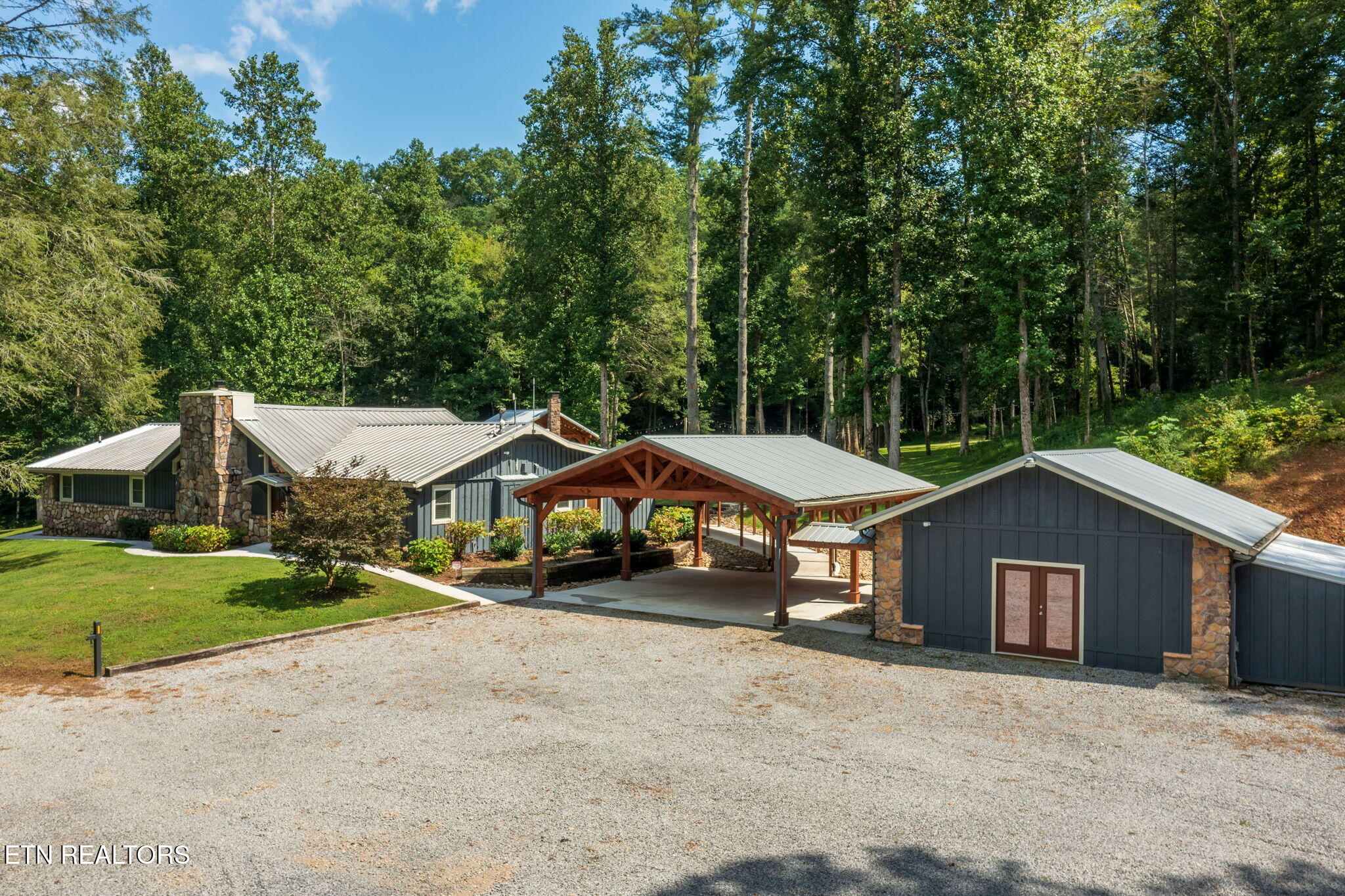 2000 East Millers Cove Road Walland, TN 37886 - Photo 10 of 60 Lodge 08-2025