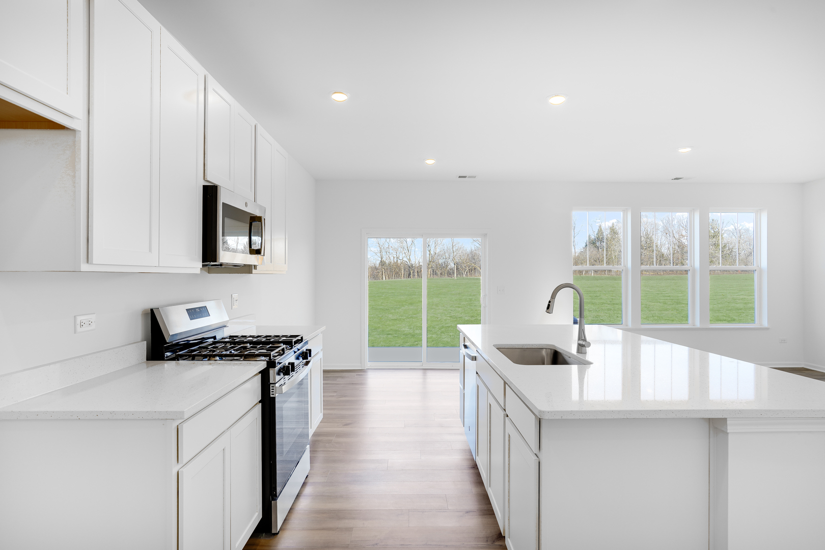 4228 Meadowridge Road Woodstock, IL 60098 - Photo 4 of 15