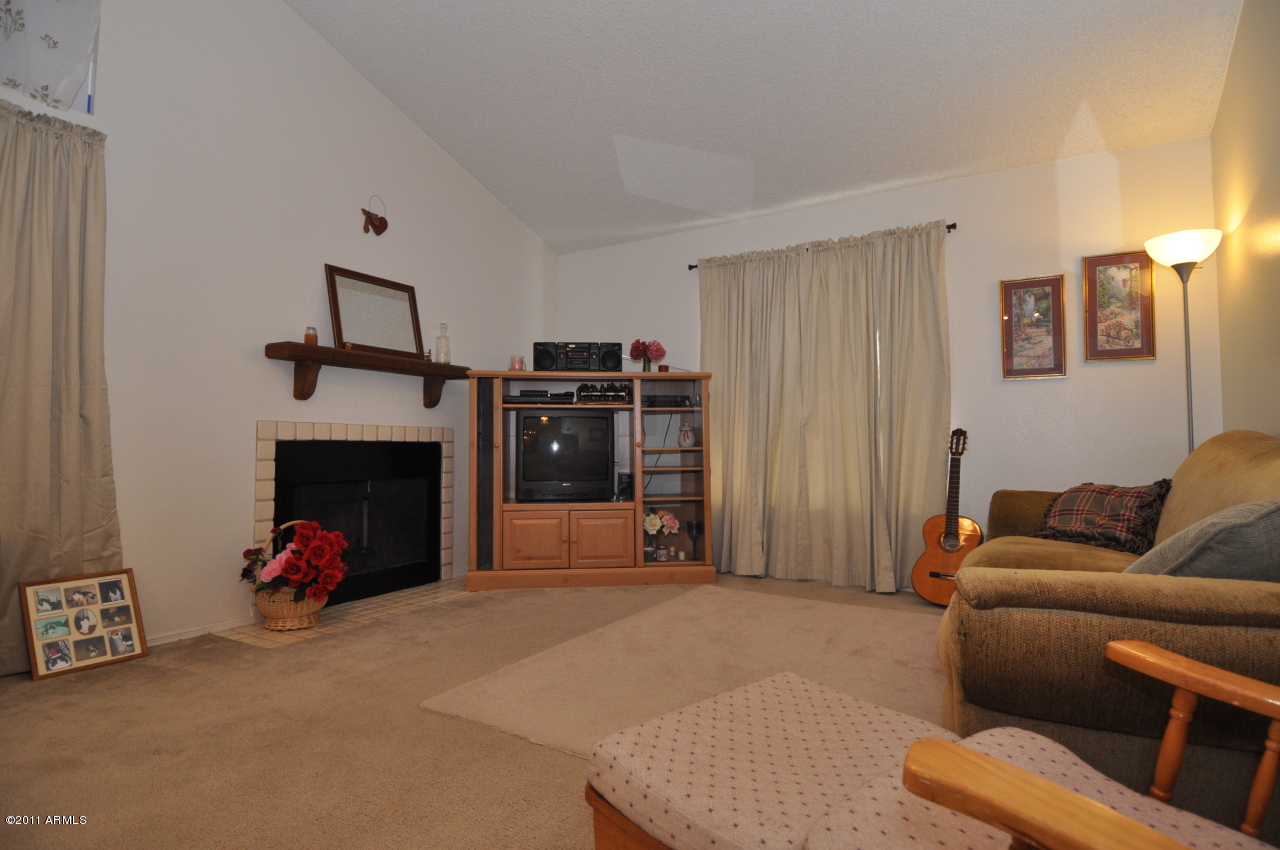 8111 West Wacker Road, Unit 52 Peoria, AZ 85381 - Photo 3 of 6 DSC_0157