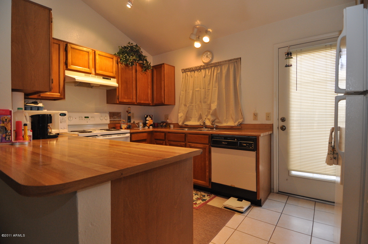 8111 West Wacker Road, Unit 52 Peoria, AZ 85381 - Photo 4 of 6 DSC_0151