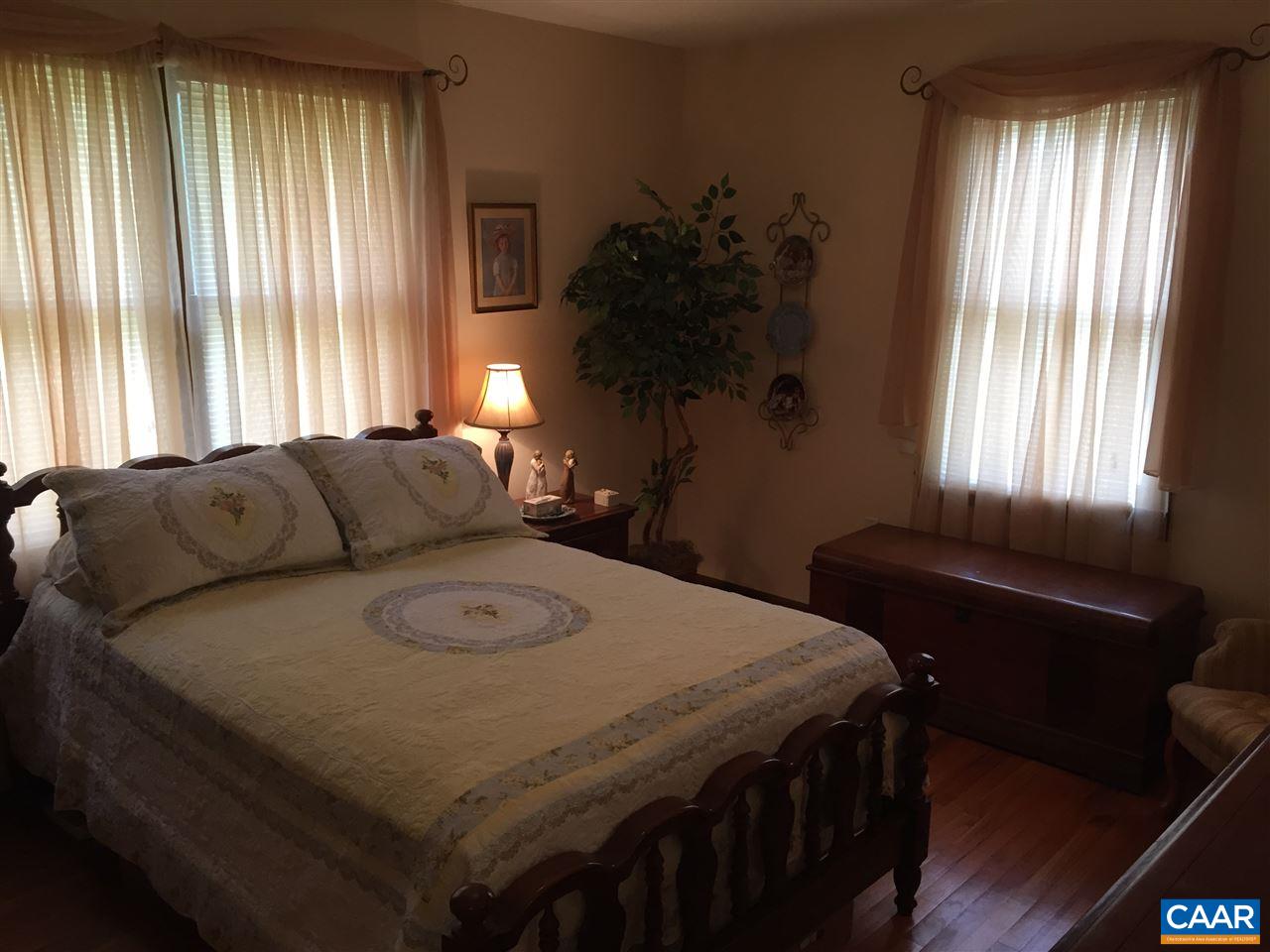 340 Gold Mine Road Palmyra, VA 22963 - Photo 31 of 38 a living room with furniture and a window
