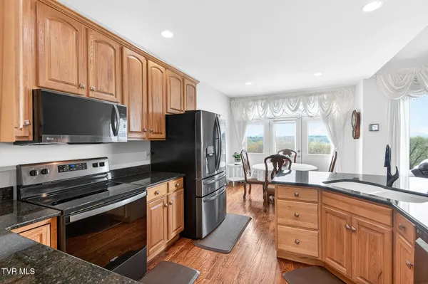 $499,900 | 100 Golf Villa Drive, Greeneville, TN 37743