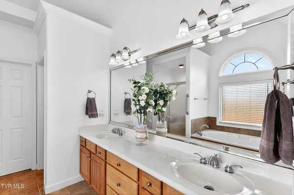 $499,900 | 100 Golf Villa Drive, Greeneville, TN 37743