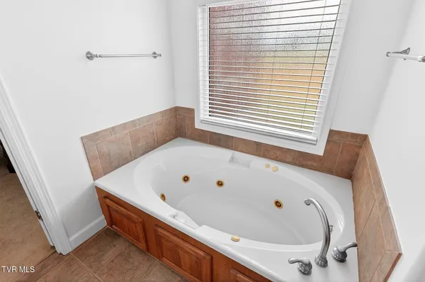 $499,900 | 100 Golf Villa Drive, Greeneville, TN 37743