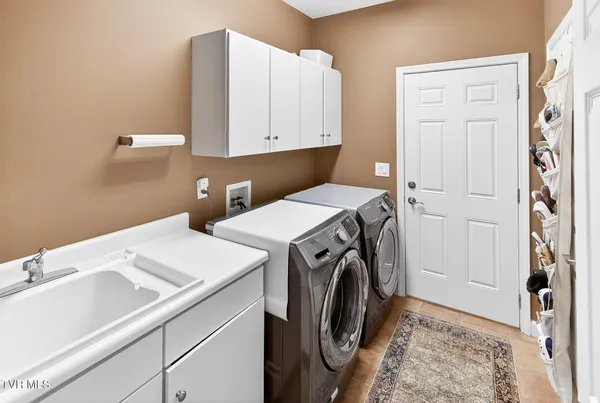 $499,900 | 100 Golf Villa Drive, Greeneville, TN 37743