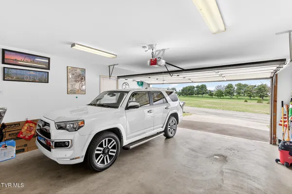 $499,900 | 100 Golf Villa Drive, Greeneville, TN 37743