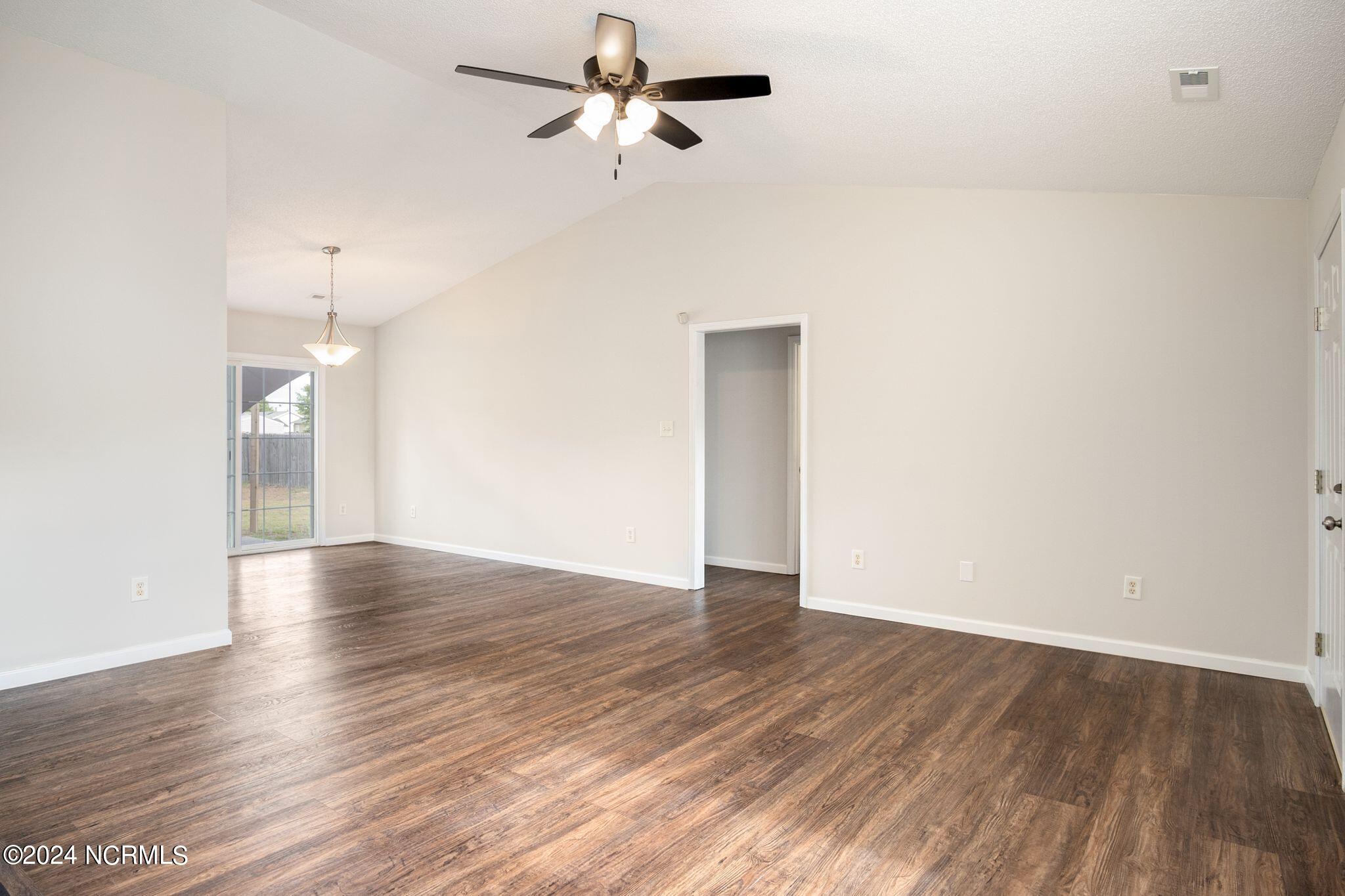 101 Linden Road Richlands, NC 28574 - Photo 7 of 21 101 Linden Rd-10