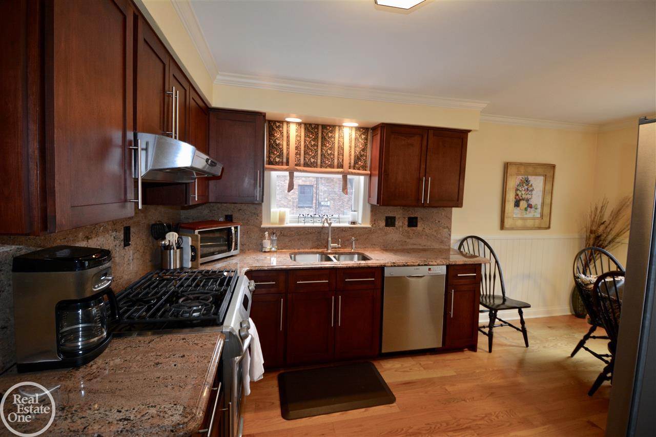 385 Moran Road Grosse Pointe, MI 48236 - Photo 14 of 33 31316318-13.JPG