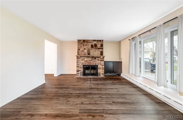 $279,900 | 2042 Parker Boulevard, Tonawanda, NY 14150