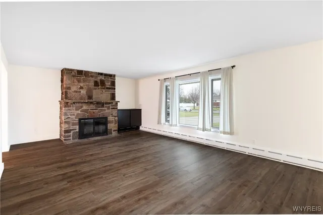 $279,900 | 2042 Parker Boulevard, Tonawanda, NY 14150