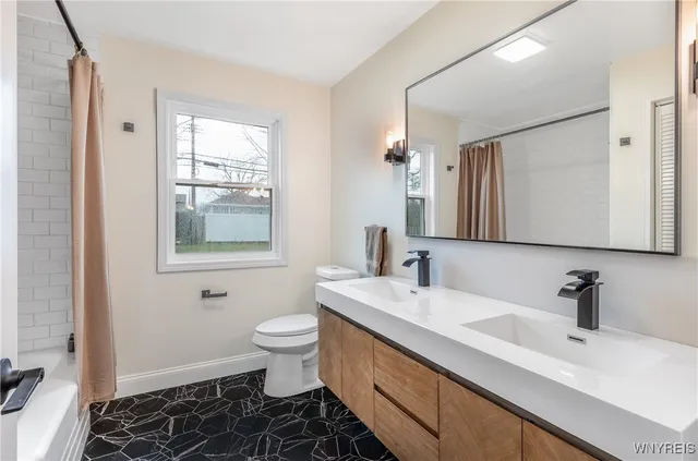 $279,900 | 2042 Parker Boulevard, Tonawanda, NY 14150