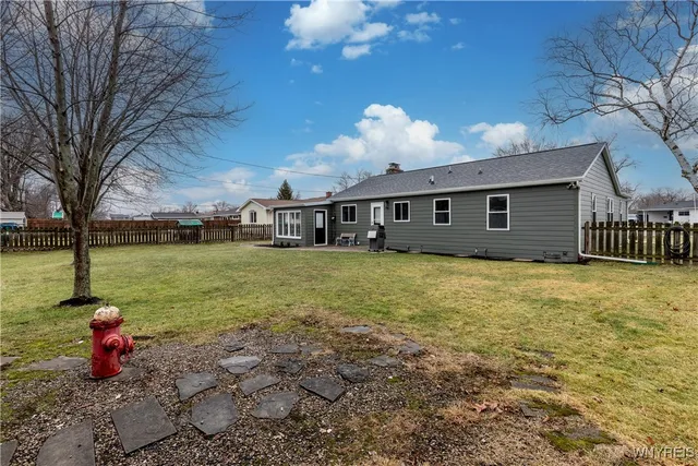 $279,900 | 2042 Parker Boulevard, Tonawanda, NY 14150