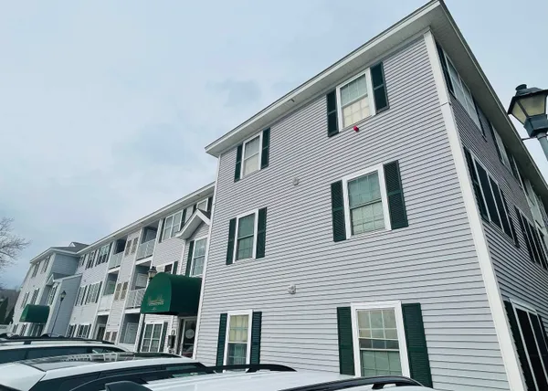$325,000 | 40 Eastern Avenue, Unit 104, Manchester, NH 03104