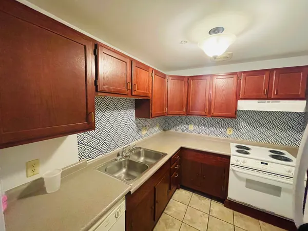 $325,000 | 40 Eastern Avenue, Unit 104, Manchester, NH 03104