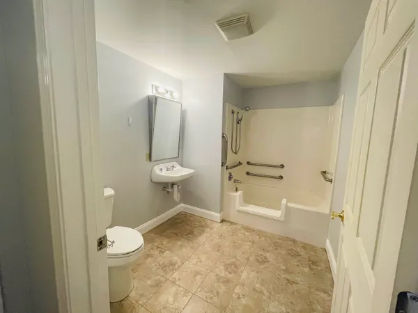 $325,000 | 40 Eastern Avenue, Unit 104, Manchester, NH 03104