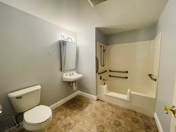 $325,000 | 40 Eastern Avenue, Unit 104, Manchester, NH 03104