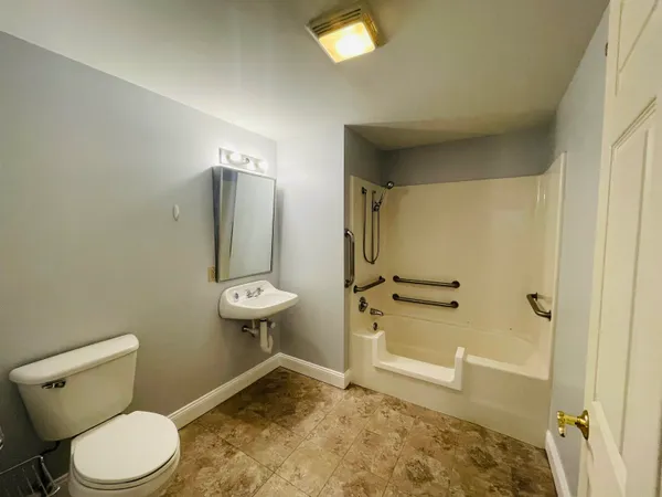 $325,000 | 40 Eastern Avenue, Unit 104, Manchester, NH 03104