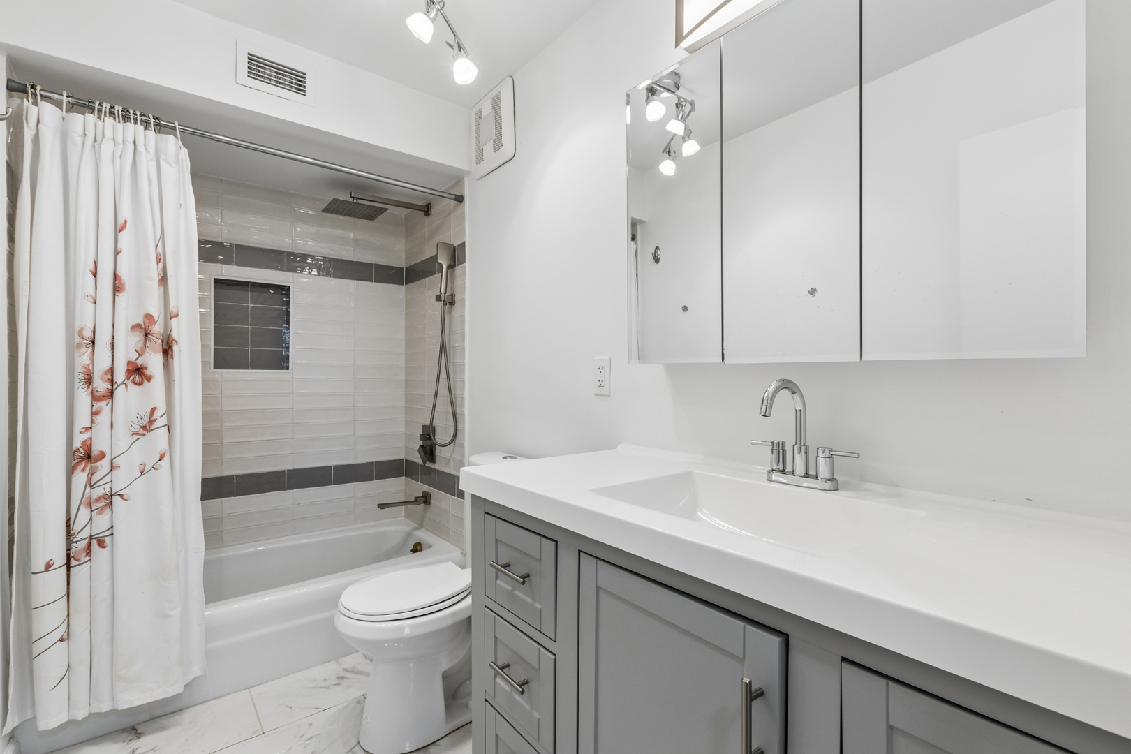 6007 North Sheridan Road, Unit 9E Chicago, IL 60660 - Photo 17 of 20