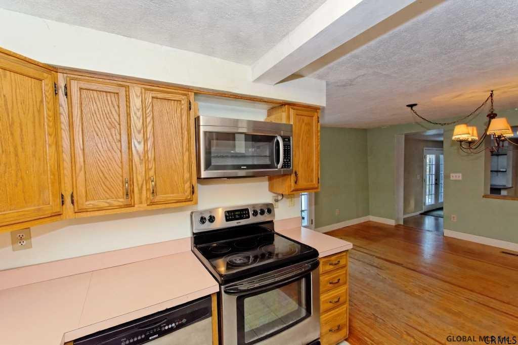 183 East Gregg Road Rotterdam, NY 12306 - Photo 7 of 25 Photo 7