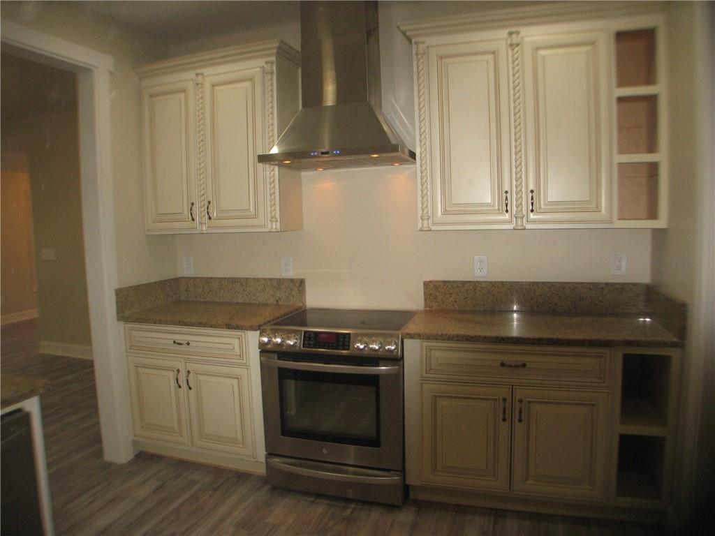 NOTICE THE DETAIL WORK ON CABINETRY AND VENT HOOD!