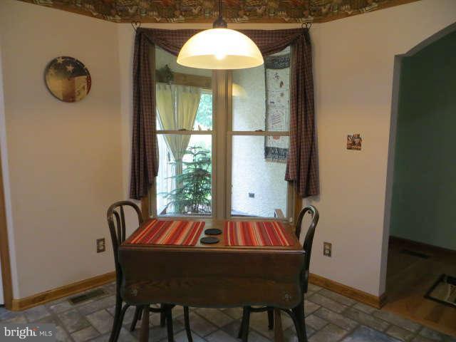 220 Christopher Road Warwick, MD 21912 - Photo 12 of 24 BREAKFAST AREA