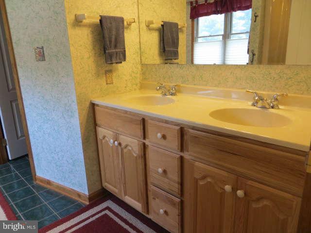 220 Christopher Road Warwick, MD 21912 - Photo 15 of 24 MASTER BATH