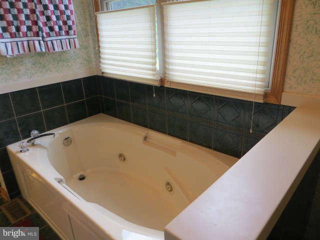 220 Christopher Road Warwick, MD 21912 - Photo 16 of 24 MASTER WHIRLPOOL