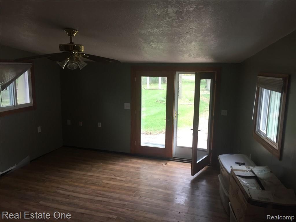 26051 Beverly Road Taylor, MI 48180 - Photo 13 of 17 IMG_3887.JPG