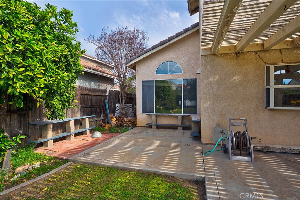 25497 Blackwood Road Murrieta, CA 92563 - Photo 34 of 44 a view of a chairs and table in the patio