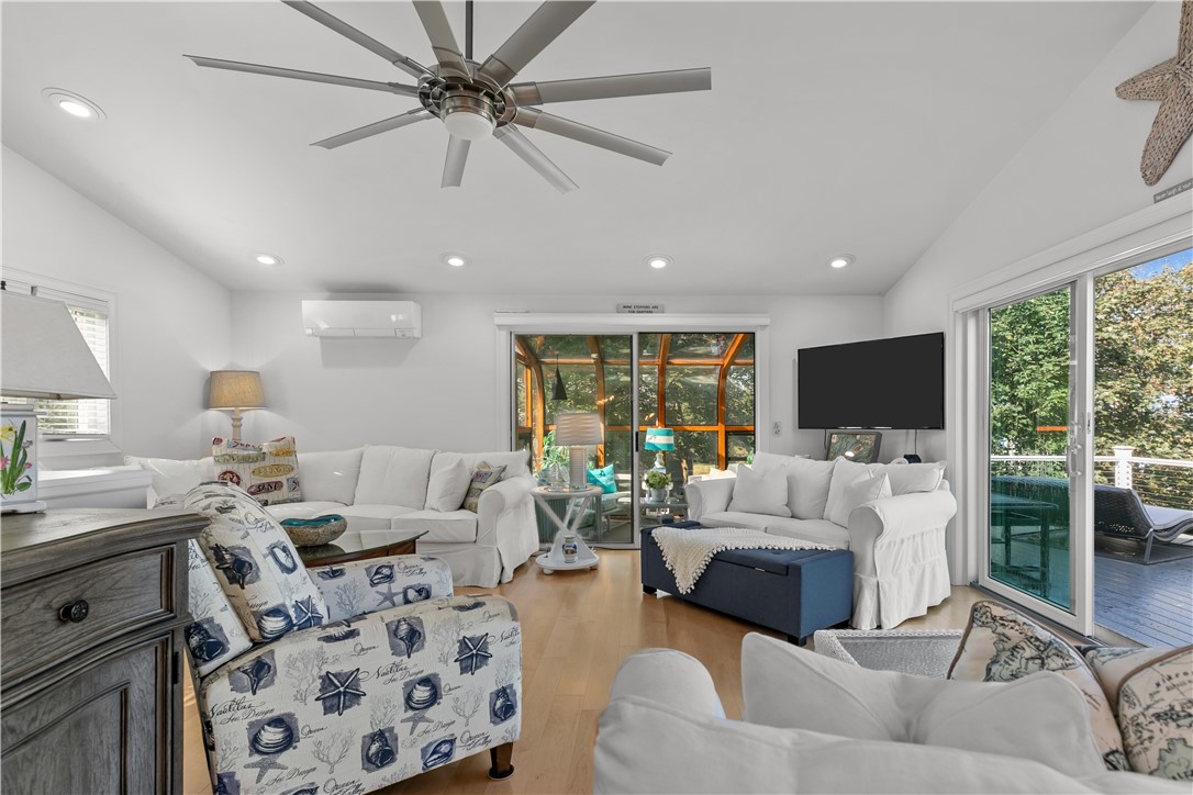 48 Therien Road Portsmouth, RI 02871 - Photo 4 of 35