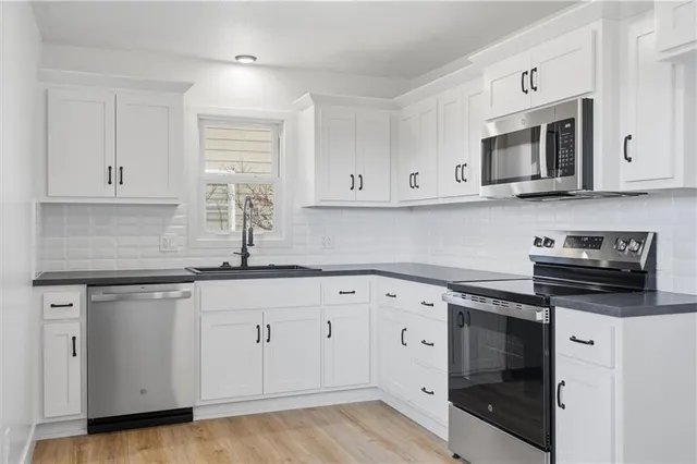 $269,900 | 332 Woods Avenue, Excelsior Springs, MO 64024