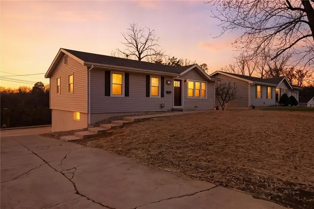 $269,900 | 332 Woods Avenue, Excelsior Springs, MO 64024